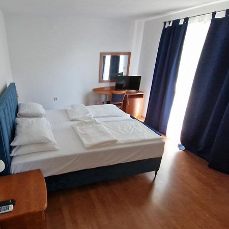 Pansion Marco Polo Hotel Petrcane Bagian luar foto