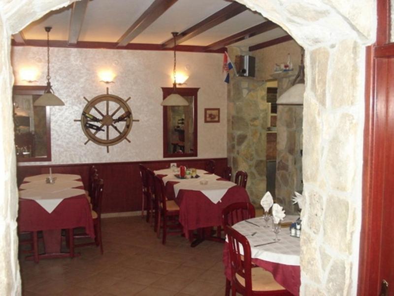 Pansion Marco Polo Hotel Petrcane Bagian luar foto