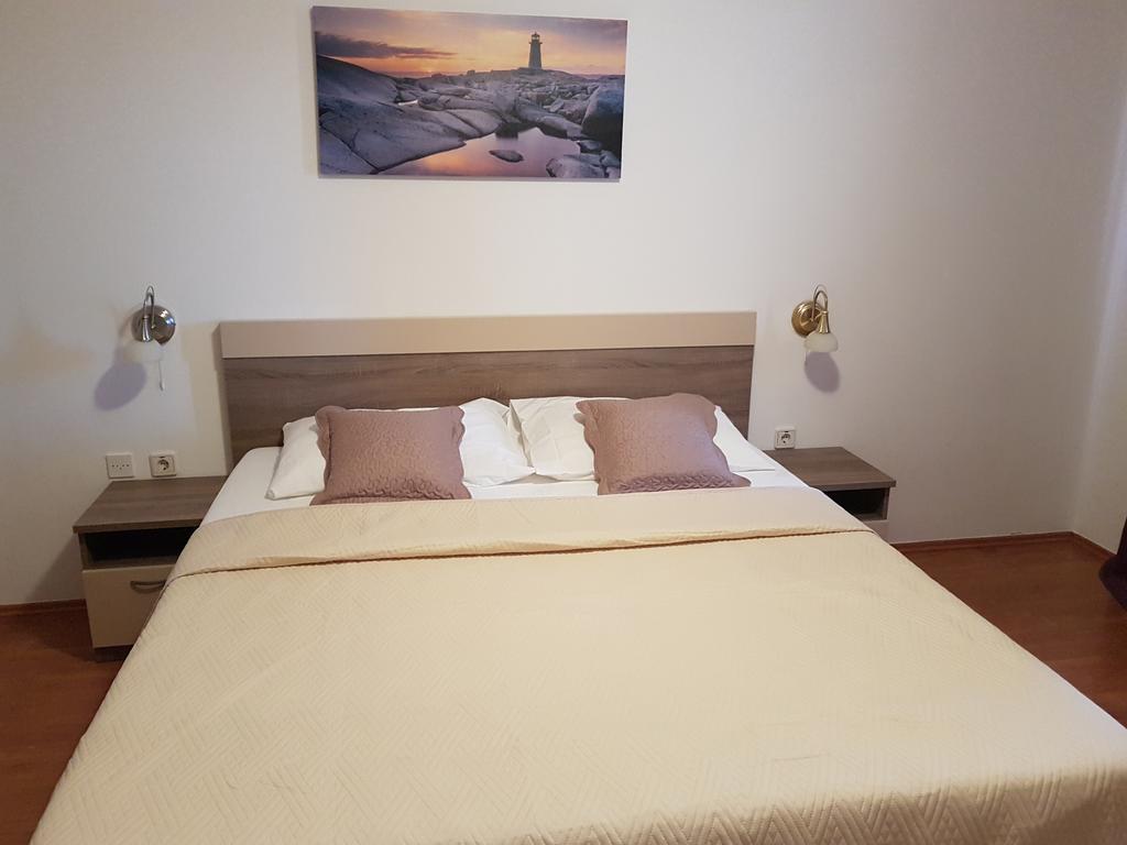Pansion Marco Polo Hotel Petrcane Bagian luar foto