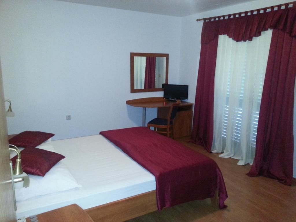 Pansion Marco Polo Hotel Petrcane Bagian luar foto
